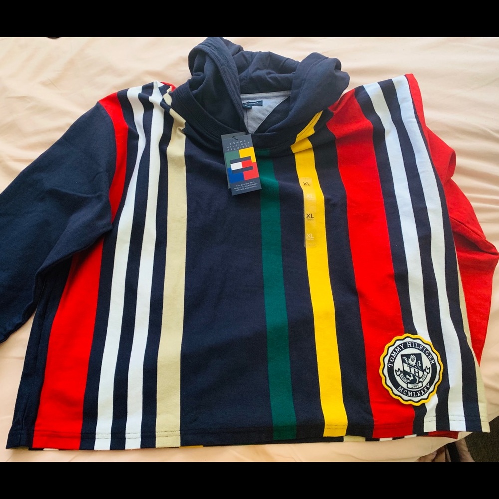 Vintage Tommy Hilfiger Sweater with hood.